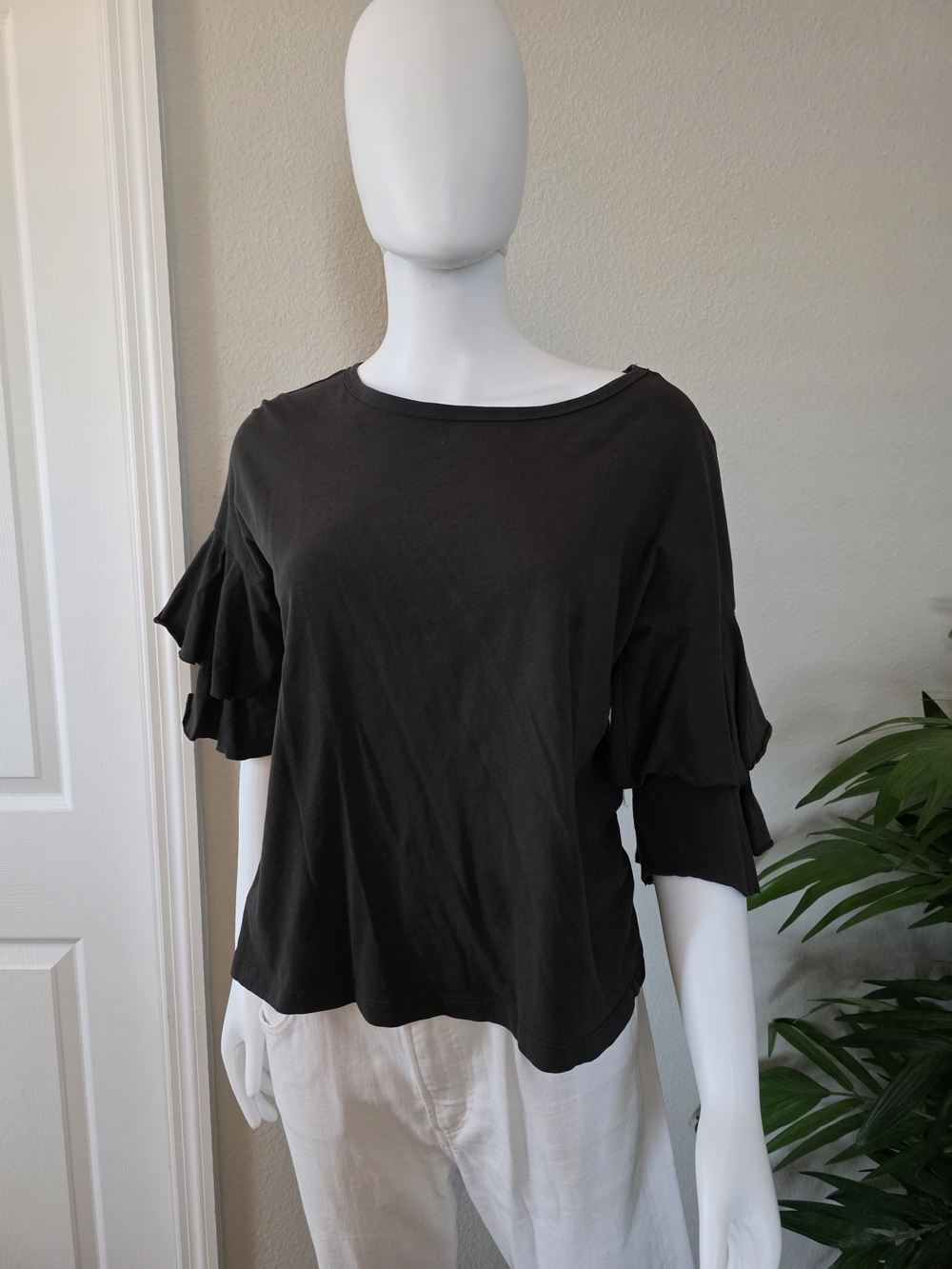 Bobeau Charcoal Gray Dual-Ruffle Sleeve Women’s Top - Size PM